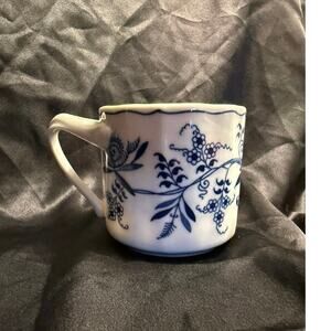 Vintage 50’s BLUE DANUBE BLUE ONION Design Coffee Mug Tripod Handle JAPAN 3.25”